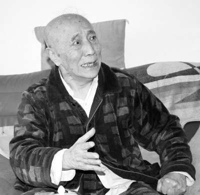 周仲博在接受采访(张迅 摄)