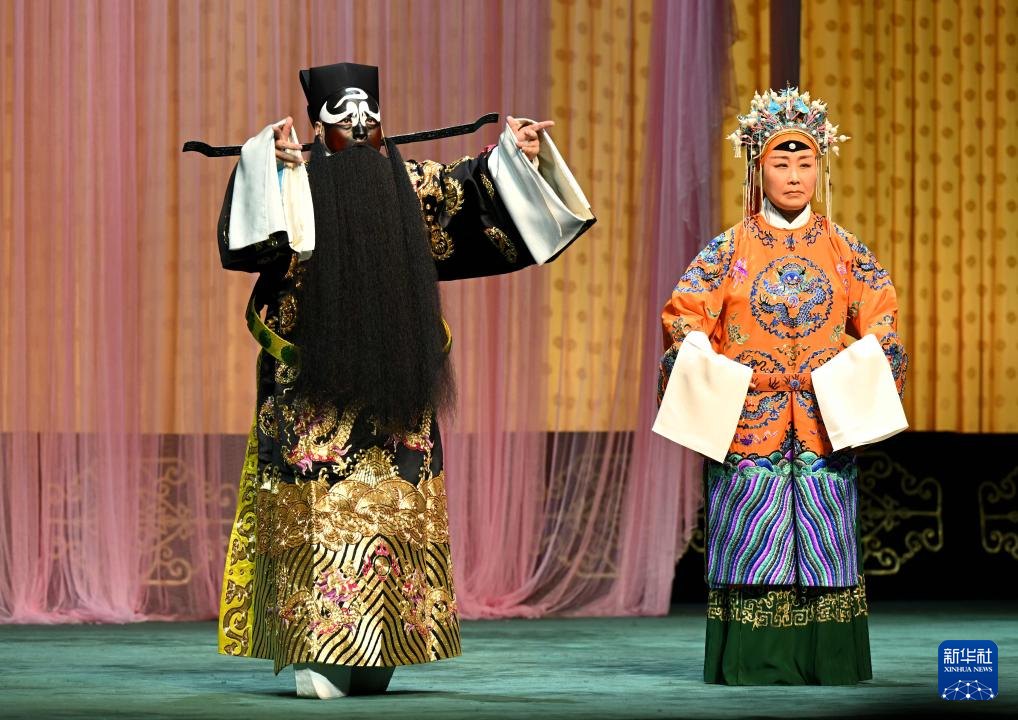 2025年9月,演员在石家庄人民会堂纪念活动现场表演京剧《打龙袍》