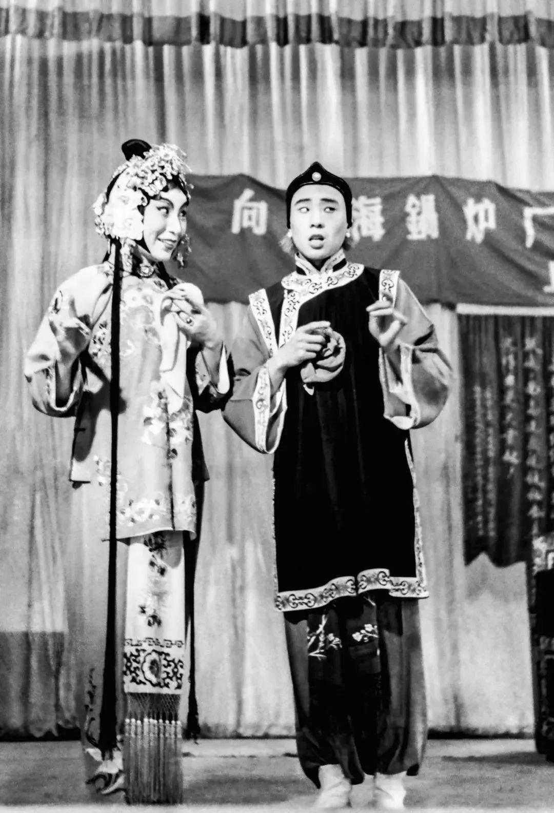 《铁弓缘·茶馆》童芷苓饰陈秀英,孙正阳饰陈母