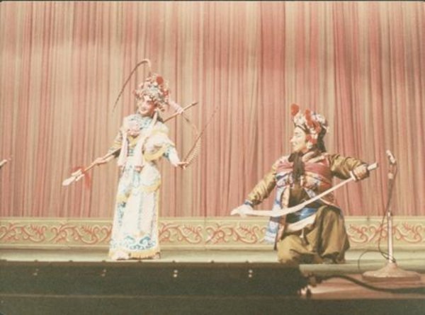 宋丹菊(左)演出京剧《扈家庄》剧照