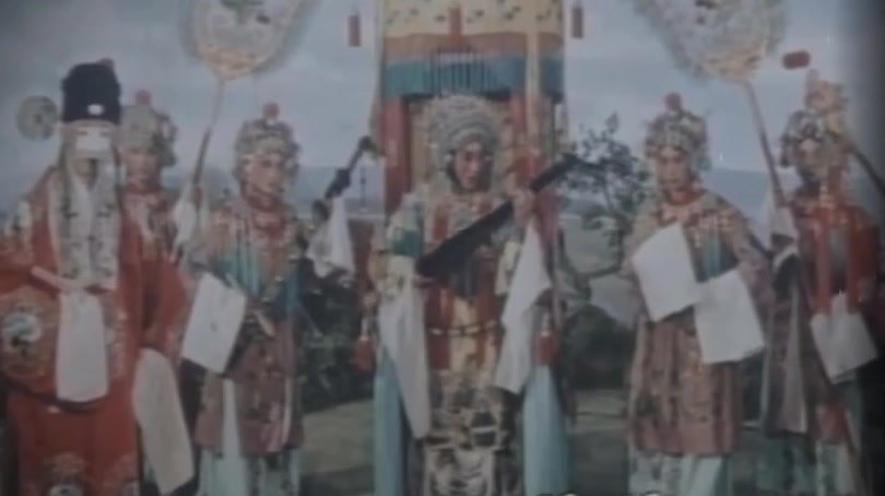 京剧《昭君出塞》群场（中为尚小云饰王昭君）