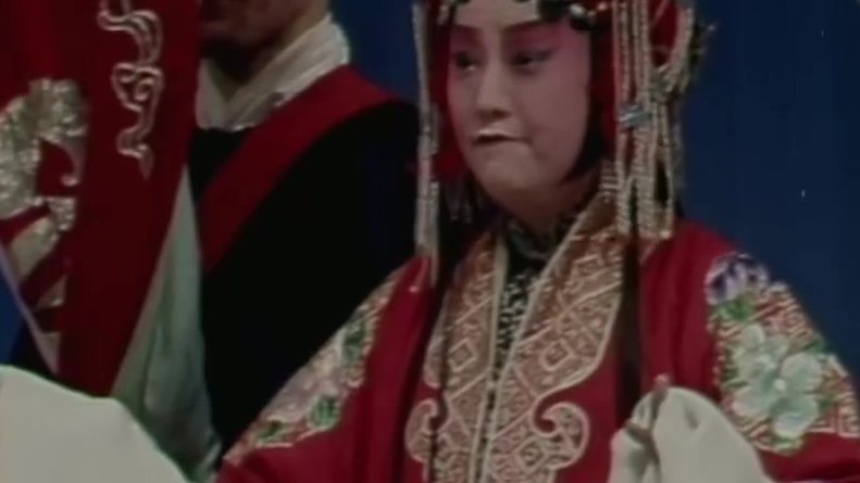京剧《锁麟囊》(1980年资料,表演:李世济,白水袖身段)