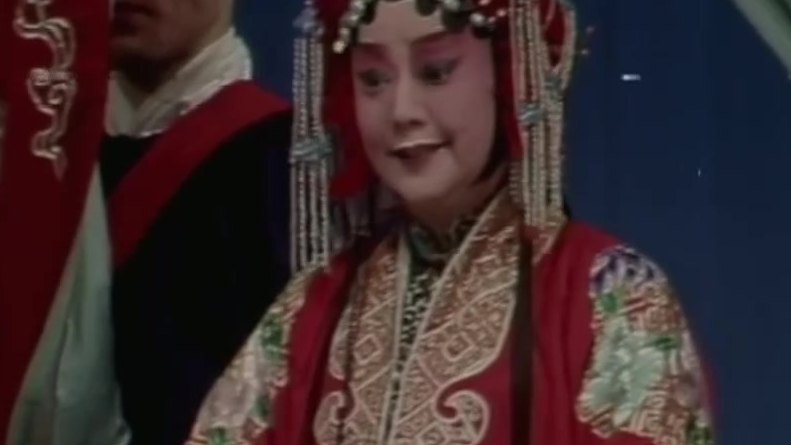 京剧《锁麟囊》(1980年资料,表演:李世济,演唱近景)
