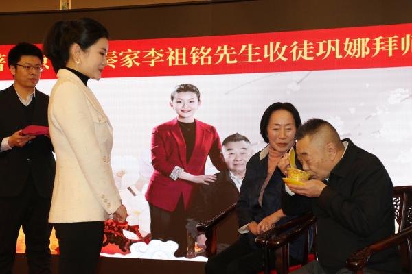 李祖铭收徒暨巩娜拜师仪式现场(上观新闻)