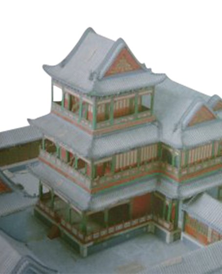 清宫大戏台(故宫博物院官网「戏曲馆」页「宫苑戏台」单元所载图像)——示清代宫廷专演群仙神道祝寿与连台本戏的三层大戏台形制(戏台建筑图像,非杨鸣玉本人影像)