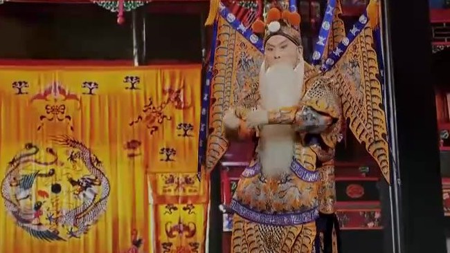 京剧《定军山》片断:王平饰黄忠(央视《角儿来了》截帧)