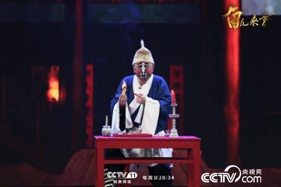 石晓亮演绎《时迁偷鸡》的经典片段(央视《角儿来了》)