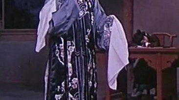 京剧电影《荒山泪》（1956年录制）中程砚秋饰张慧珠：侧身水袖