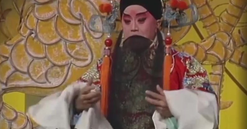 耿其昌饰杨延辉,正面近景