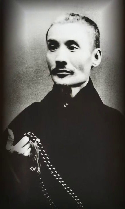 言菊朋晚年便装像(央视《典藏》节目画面)