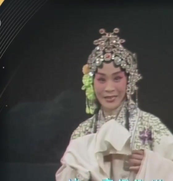 京剧《白蛇传》剧照(央视《典藏》1979年资料,表演:刘秀荣、谢锐青)