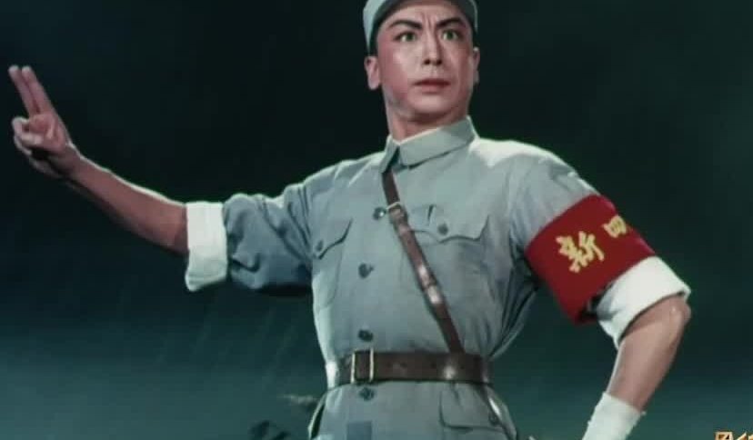 京剧电影《沙家浜》剧照,谭元寿饰新四军指导员郭建光(央视《戏曲影视剧场》播出画面,已按像素测边界裁去台标、水印与栏目标识)