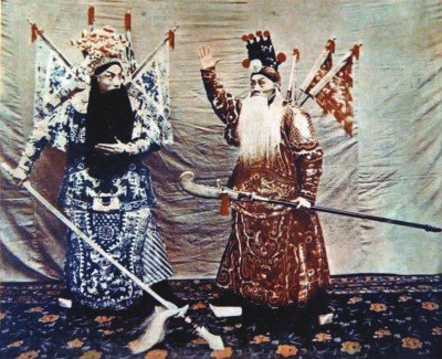 京剧《阳平关》剧照：谭鑫培（右）饰黄忠、杨小楼饰赵云（本人及同台者影像）