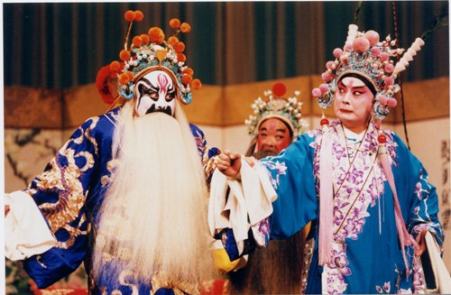 京剧《九江口》剧照:张定边(左,净)与华云龙(右,小生)近景对手戏