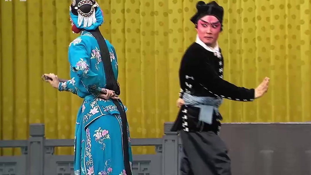 京剧《武松打店》剧照:武松与孙二娘同场(《CCTV空中剧院》20230708期,李根饰武松、王彦力饰孙二娘)