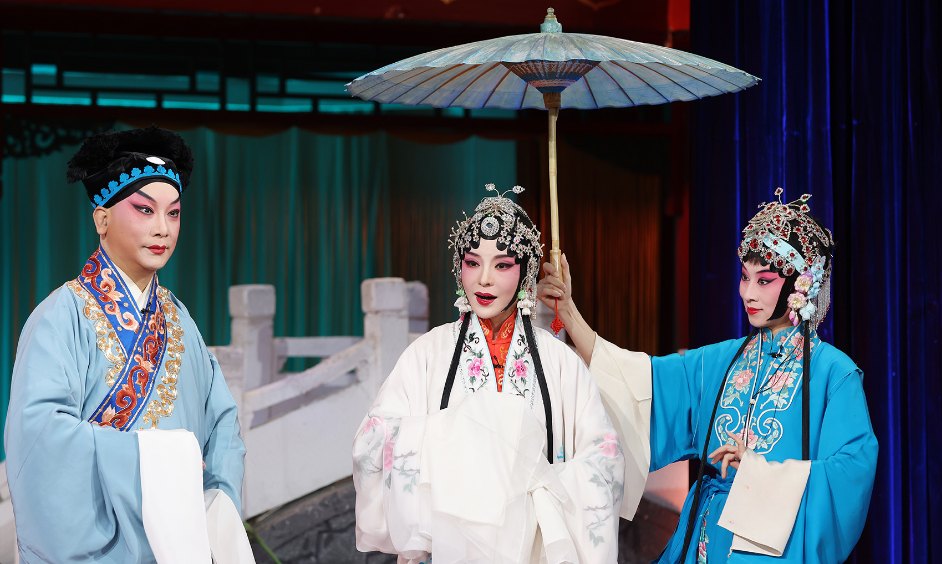 国家大剧院出品制作、与中国戏曲学院联合排演的京剧《白蛇传》资料图片