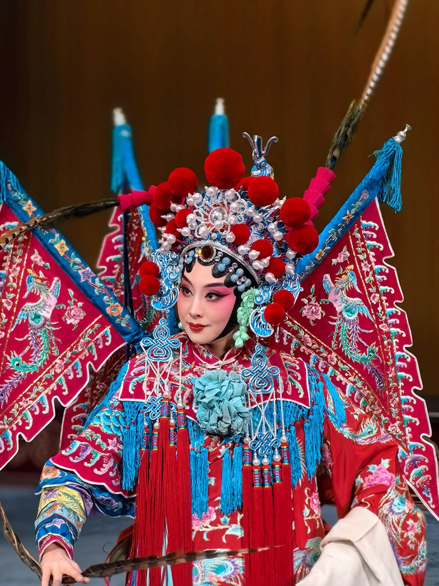 京剧《穆桂英挂帅》挂帅出征剧照(河北省京剧艺术研究院复排版,林娜饰穆桂英)