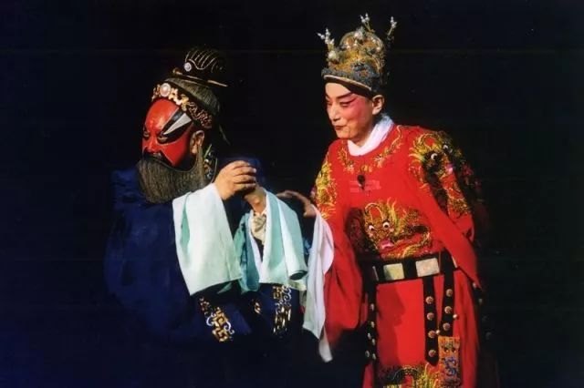 京剧《贞观盛事》剧照:尚长荣(左)饰魏征