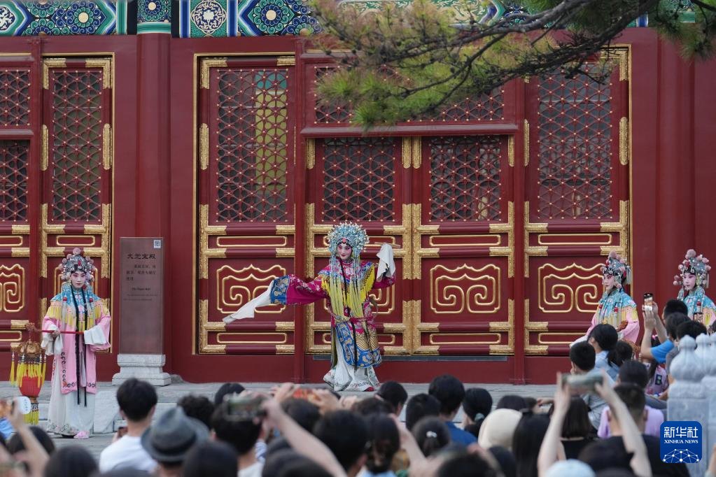 京剧《贵妃醉酒》（国家京剧院演员朱虹饰杨贵妃）